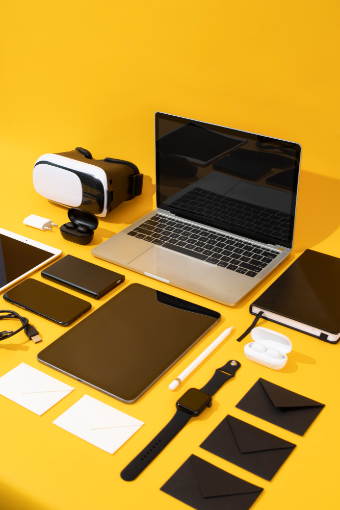 Téléphones et ordinateurs neufs et reconditionnés en vente